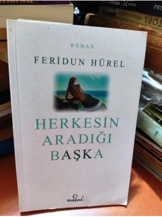 Herkesin Aradığı Başka * Orjinal Kitap ayraçı dahil