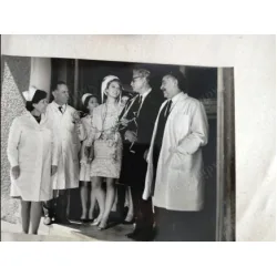 Yalan Yıllar 1968 - Hülya Koçyiğit / Renan Fosforoğlu / Müşerref Çapın ve Doktor/Hemşireler * Siyah Beyaz /Set Fotosu
