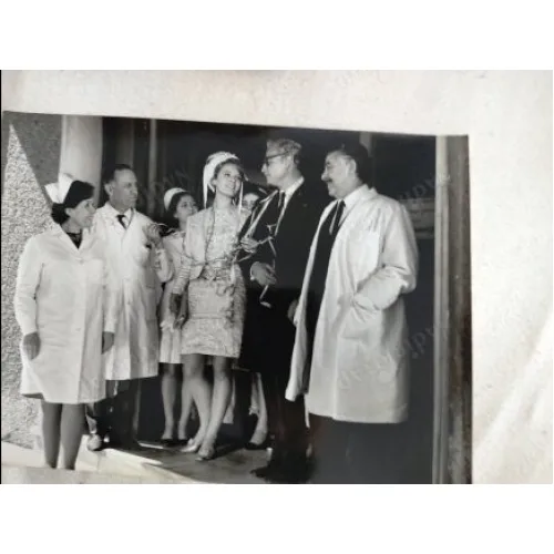 Yalan Yıllar 1968 - Hülya Koçyiğit / Renan Fosforoğlu / Müşerref Çapın ve Doktor/Hemşireler * Siyah Beyaz /Set Fotosu