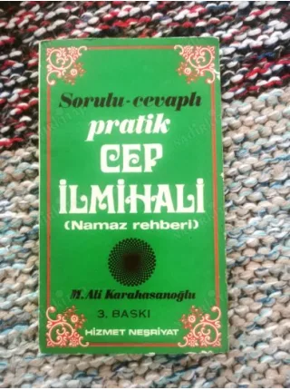 Sorulu-Cevaplı PRATİK Cep İLMİHALİ (Tatbikatlı Namaz Rehberi)