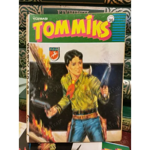 Yüzbaşı Tommiks Tay Büyük Albüm Cilt 36 30 Kasaba Tehlikede - 31 Şüpheli Bir Tip (36 lik Seri)