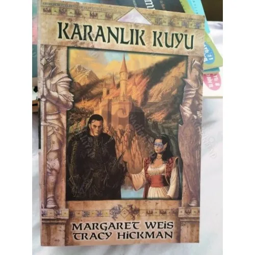 Karanlık Kuyu - Hükümran Taş Üçlemesi 1. Cilt