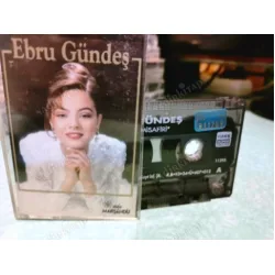 Ebru Gündeş - Tanrı Misafiri Raks Bandrol-Kartonet Tam Kaset Ebru Gündeş - Tanrı Misafiri Raks Bandrol-Kartonet Tam Kaset