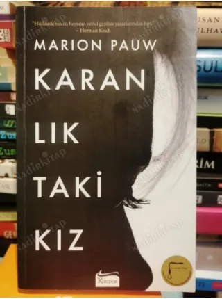 Karanlıktaki Kız (Ayraç Dahil BKZ)