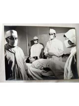 Yalan Yıllar 1968 - Murat Soydan Hülya Koçyiğit Ameliyat Masası * Siyah Beyaz / Set Fotosu Hülya Koçyiğit imzalı