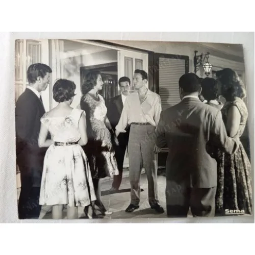 Kalabalık bir Sahne Oyuncular Bilinmiyor * Siyah Beyaz / Set Fotosu