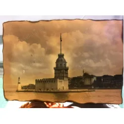 Kartpostal / Kızkulesi Yeni görünüm Eskitme yapılmış, Köşeleri yanmış dalgalı şeklinde Siyah Beyaz