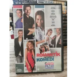 DVD Romantik Komedi Aşk Tadında Begüm Kütük Burcu Kara Cemal Hünal Sedef Avcı Sinem Kobal Yön Ketche DVD Romantik Komedi Aşk Tadında Begüm Kütük Burcu Kara Cemal Hünal Sedef Avcı Sinem Kobal Yön Ketche