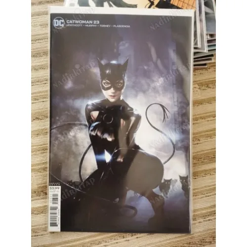 DC CatWoman Volume 5 #23 of Present (Cover Woo Chul Lee Variant, Comicare)