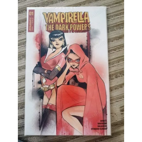 DYNAMITE Vampirella: The Dark Powers 1 of 5 (Cover Momoko Variant , Comicare)