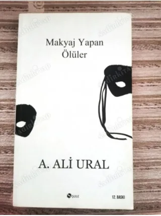 Makyaj Yapan Ölüler (İthaflı ve İmzalı)