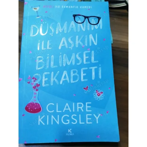 Düşmanım İle Aşkın Bilimsel Rekabeti - Dirty Martini Running Clup Serisi 2. Kitap - Karakter Kartı Hediyeli