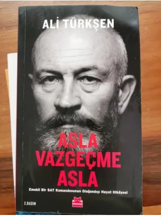Asla Vazgeçme Asla : Emekli Bir SAT Komandosunun Olağandışı Hayat Hikayesi