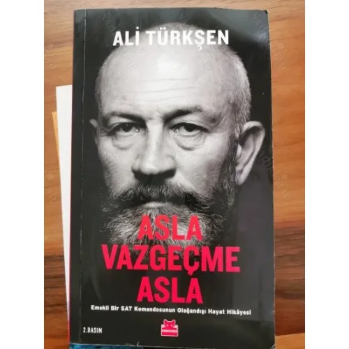 Asla Vazgeçme Asla : Emekli Bir SAT Komandosunun Olağandışı Hayat Hikayesi