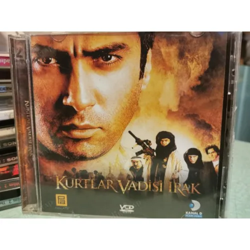 VCD Kurtlar Vadisi: Irak (2006) Necati Sasmaz Billy Zane Ghassan Massoud Gürkan Uygun Yönetmen: Serdar Akar, Sadullah Sentürk 2CD