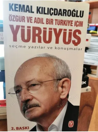 Özgür ve Adil Bir Türkiye için Yürüyüş - Seçme Yazılar ve Konuşmalar (İmzalı)