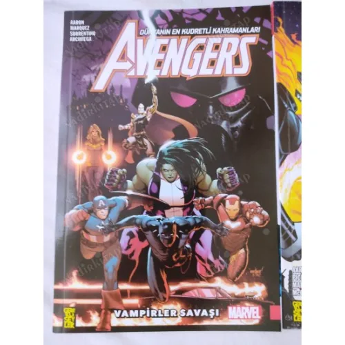 MARVEL Avengers Cilt 3 Vampirler Savaşı (3 Ciltlik Seri)