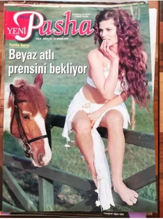 Yeni Pasha MEGA 137 15 Nisan 2001 Funda Barın Nükhet Duru, Çelik Dilberim, Müge Anlı anne, Erkal babası, Göğüs Dekoltesi, Söyleşi Aysun Kayacı