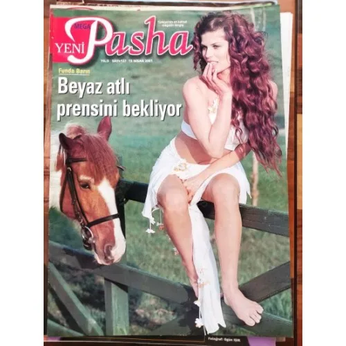 Yeni Pasha MEGA 137 15 Nisan 2001 Funda Barın Nükhet Duru, Çelik Dilberim, Müge Anlı anne, Erkal babası, Göğüs Dekoltesi, Söyleşi Aysun Kayacı