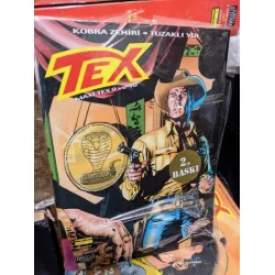 Tex (Teks) Maceraperest Çizgiler Efsanevi Tex Maceraları Cilt 8 MAXI TEX 9 ve 10 * Kobra Zehiri * Tuzaklı Yol (Ambalajında Yeni) Tex (Teks) Maceraperest Çizgiler Efsanevi Tex Maceraları Cilt 8 MAXI TEX 9 ve 10 * Kobra Zehiri * Tuzaklı Yol (Ambalajında Yeni)