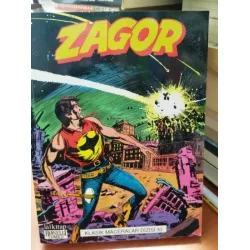 Zagor Klasik Maceralar Dizisi Cilt 30 * Uzaydan Gelen Tehdit * Tehlikeli Üç Adam * Esrarengiz Sular * Lanetli Kulube Zagor Klasik Maceralar Dizisi Cilt 30 * Uzaydan Gelen Tehdit * Tehlikeli Üç Adam * Esrarengiz Sular * Lanetli Kulube