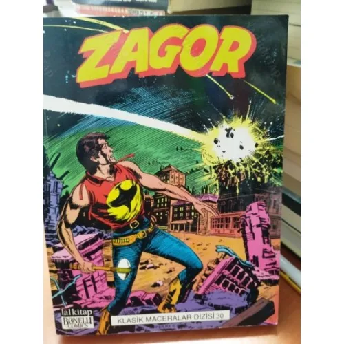Zagor Klasik Maceralar Dizisi Cilt 30 * Uzaydan Gelen Tehdit * Tehlikeli Üç Adam * Esrarengiz Sular * Lanetli Kulube