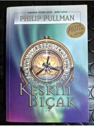 Keskin Bıçak * Altın Pusula Karanlık Cevher Dizisi 2. Kitap (3 Ciltlik Seri)