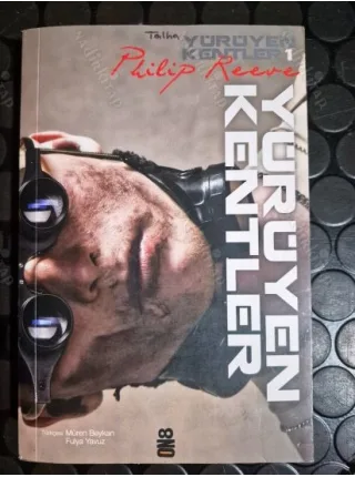 Yürüyen Kentler * Yürüyen Kentler Serisi Cilt 1 * Tv/Film Kitapları