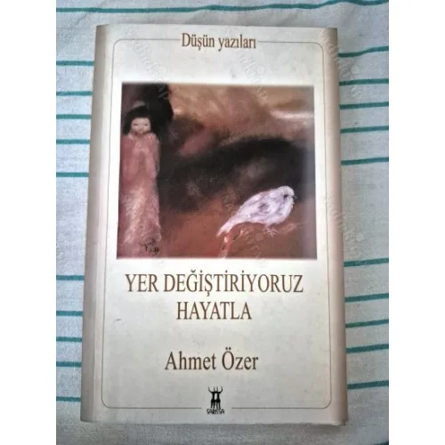 Yer Değiştiriyoruz Hayatla - Düşün Yazıları (İmzalı İthaflı)