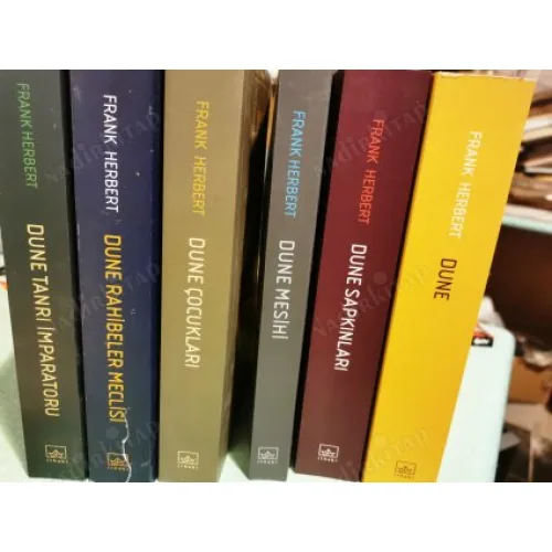 Dune Seti * Dune * Dune Mesihi * Dune Çocukları * Dune Tanrı İmparatoru * Dune Sapkınları * Dune Rahibeler Meclisi ** 6 Cilt TAKIM